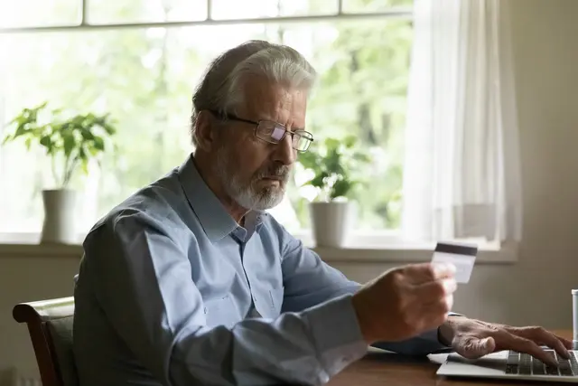 Der Mann soll dem Betrüger Zugriff auf sein Online-Banking gewährt haben. (Symbolfoto) | Foto: stock.adobe.com/at/fizkes 