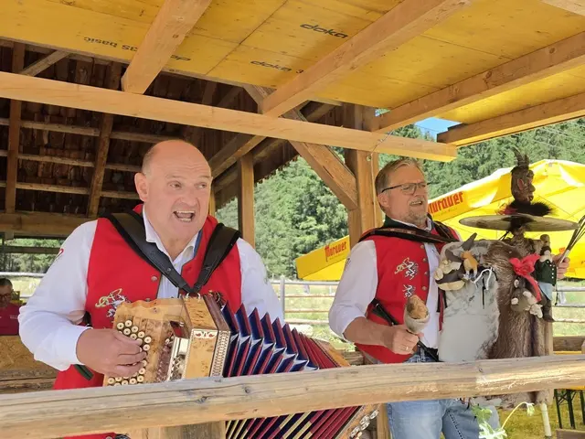 Urig &amp; echt nennen sich diese beiden Musiker, sie sorgten für beste Stimmung beim Sogfest am28. Juli. | Foto: Anita Galler
