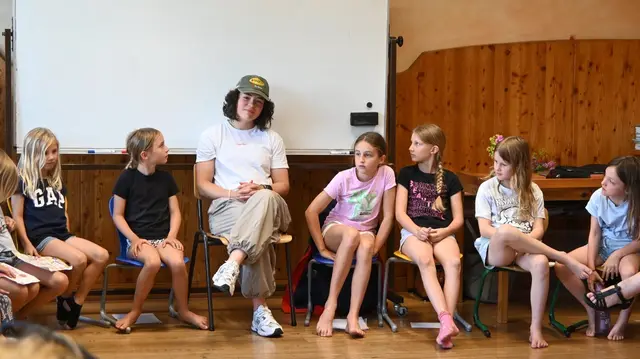 Julia Scheib besuchte die Volksschule Kloster und beantwortete die Fragen der interessierten Kinder. | Foto: VS Kloster