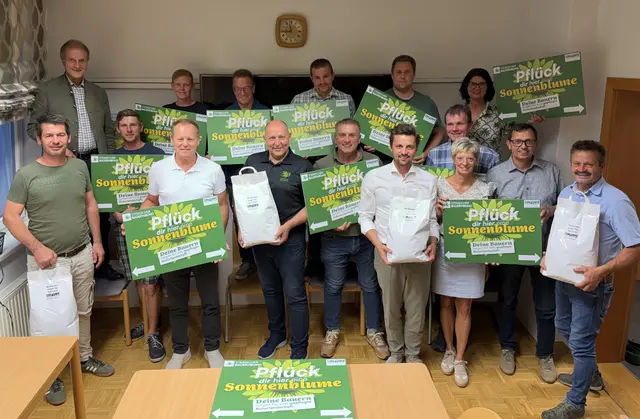 Auch im Bezirk Weiz hat der Bauernbund die Sonnenblumen-Aktion gestartet. Im Bild zu sehen sind Vertreterinnen und Vertreter bei der Präsentation der Aktion. | Foto: Steirische Volkspartei