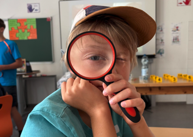 Im Mittelpunkt stand nicht das Zuschauen, sondern das eigene Ausprobieren, Experimentieren und Mitgestalten. | Foto: KinderUni OÖ