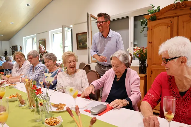Das neue Telfer Wohnzimmer bietet viel Platz für Begegnungen, Gespräche und gemeinsame Aktivitäten. | Foto: MG Telfs/Hackl