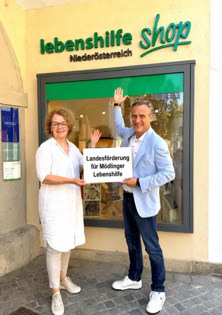 Ein besonderes Aushängeschild ist der Lebenshilfe Shop mitten in der Mödlinger Fußgängerzone.  | Foto: Hans-Peter Pressler