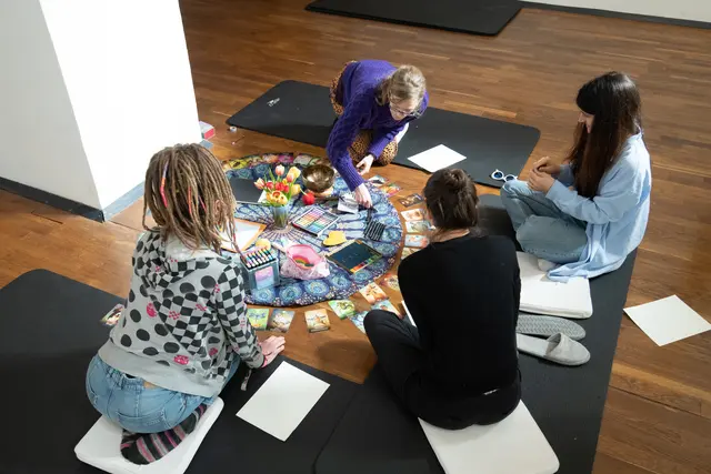 Das Angebot soll künftig noch erweitert werden. Geplant sind unter anderem Workshops, die Schaukeln und Malen verbinden. | Foto: Glenneroo