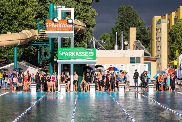 Zum Start des 24 Stunden Charity-Rennens zogen dunkle Gewitterwolken über das Strandbad. | Foto: 2026psb/rainer mirau/robert eipeldauer