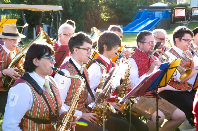 Der musikalische Sommerabend in herrlicher Kulisse direkt am See bildete den Auftakt des Wochenendes. | Foto: MV Möchling-Klopeiner See