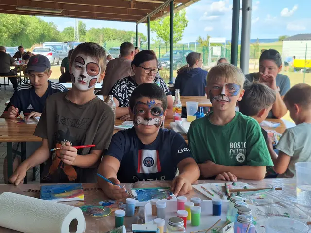 Kleine Künstler ganz groß: Bei den Kreativstationen konnten die Kinder ihrer Fantasie freien Lauf lassen und sich sogar in kleine Hunde verwandeln. | Foto: Appel
