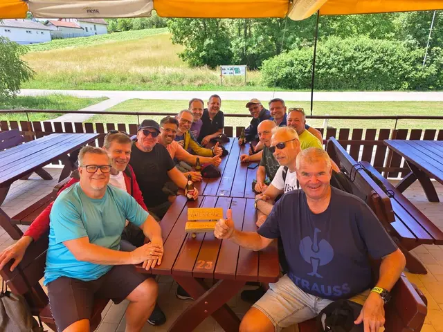 Die Väterrunde Leobendorf feierte heuer ihr 20-jähriges Bestehen mit einer Draisinenfahrt im Burgenland.  | Foto: Väterrunde Leobendorf