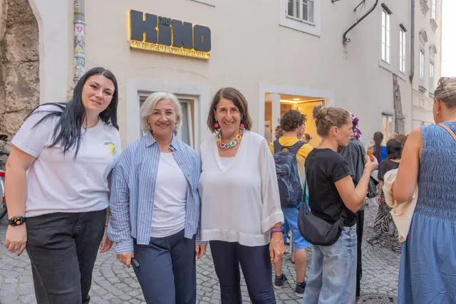 Mit einem vollen Haus feierte das Sommerkino des Teams Vielfalt seinen Auftakt. Aufgrund der Regenfälle musste die ursprünglich im Glanspitz-Park geplante Open-Air-Vorführung kurzfristig ins Filmkulturzentrum "Das Kino" verlegt werden.  | Foto: Stadt Salzburg/Wildbild/Doris Wild