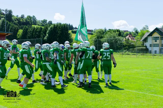 Die Woodquarter Wolves betreten das Spielfeld | Foto: Rebecca Zack