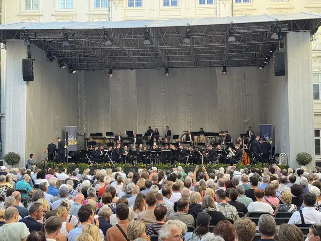 Die Royal Band of the Belgian Airforce unter der Leitung des Gastdirigenten David Navarro-Turres war am Dienstagabend bei den Innsbrucker Promenadenkonzerten zu Gast.