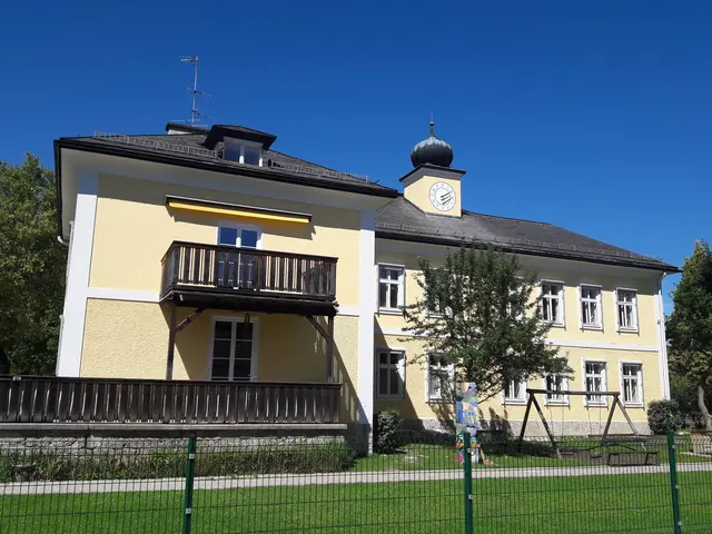 Die Volksschule Morzg ist einer von acht Schulstandorten, an denen die Stadt Salzburg in diesem Sommer Sanierungs-, Erhaltungs- und Modernisierungsarbeiten durchführt. | Foto: Archivfoto: Stadt Salzburg/Alexander Killer
