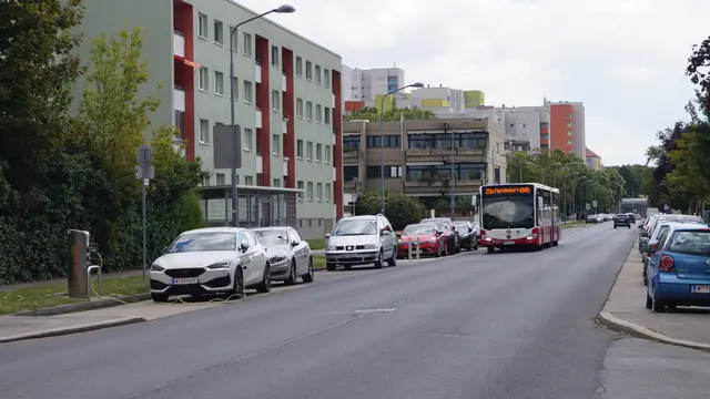Die Dopschstraße ist breit genug für Raser. | Foto: Privat