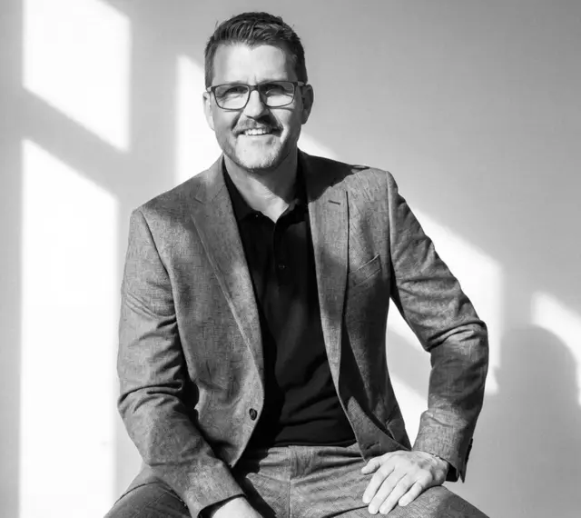 Siegfried Gsöls aus Bad Loipersdorf hat sein erstes Buch "Der Deal-Architekt" veröffentlicht. | Foto: Siegfried Gsöls