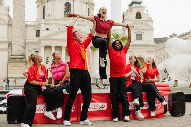 Bei „SPORT.PLATZ Wien“ können Erwachsene und Kinder im August kostenlos verschiedene Sportarten ausprobieren. Die Vereine stehen den Teilnehmerinnen und Teilnehmern beratend zur Seite.  | Foto: Stefan Diesner