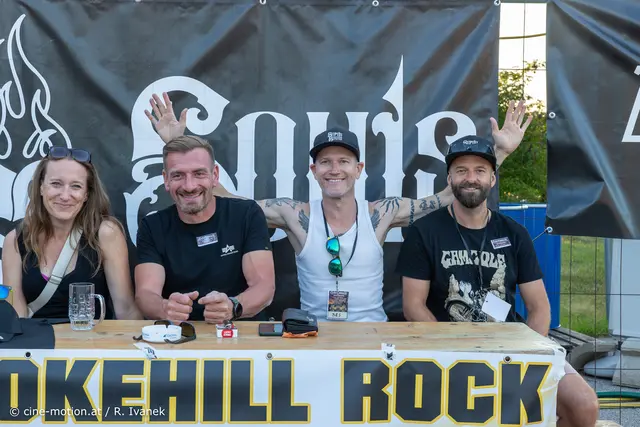 Thomas Buchberger -Vizebürgermeister Rauchenwarth(2.v.links), Stefan Resch  und Christian Schüller von Burn`n Souls - Organisatoren des Smokehill Rock-Festivals. | Foto: cine-motion.at / R. Ivanek