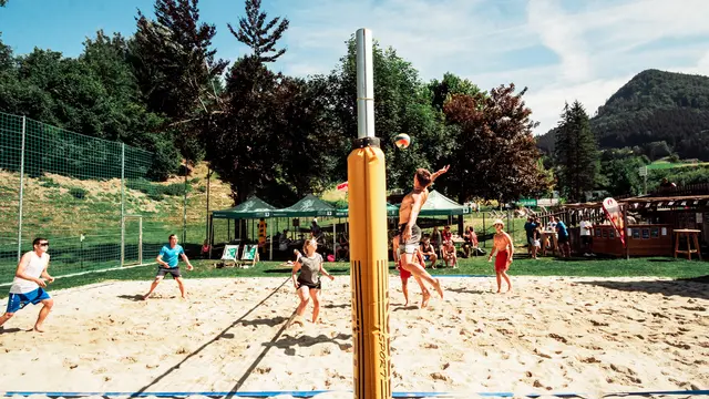 Vereins- sowie Hobbyspielerinnen und -spieler lieferten sich spannende Begegnungen und sorgten für beste Unterhaltung. | Foto: JVP Weng