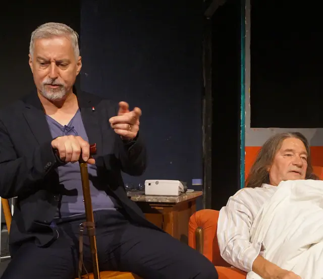 Zwei alternde Komiker finden sich für einen letzten Auftritt zusammen: In der Komödie "Sunny Boys" im Theater im Keller reißen alte Wunden auf. | Foto: Theater im Keller