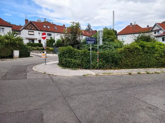 Die Kreuzung Gusterergasse/Schinaweisgasse/Kiesgasse, wo der Rechtskommende aus der Schinaweisgasse Vorrang hat, sei im Sommer besonders unübersichtlich. | Foto: privat