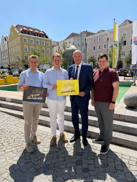 V. l.: Fabian Egger (Landesgeschäftsführer JVP OÖ), Maximilian Schmid, Landesrat Christian Dörfel und JVP-Landesobmann Raphael Kopf. | Foto: JVP Oberösterreich