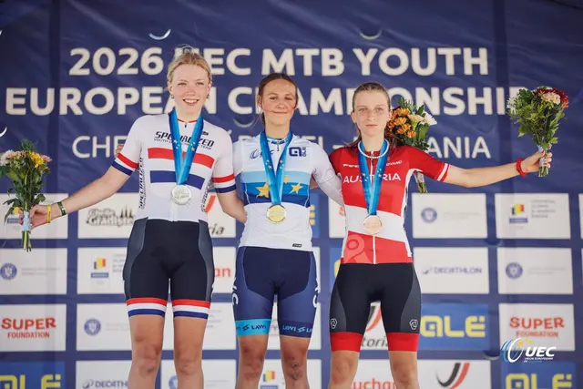 Nach einem harten Cross Country-Bewerb gab es Bronze für Sandra Pink (r.) | Foto: Crazy Cross Biker