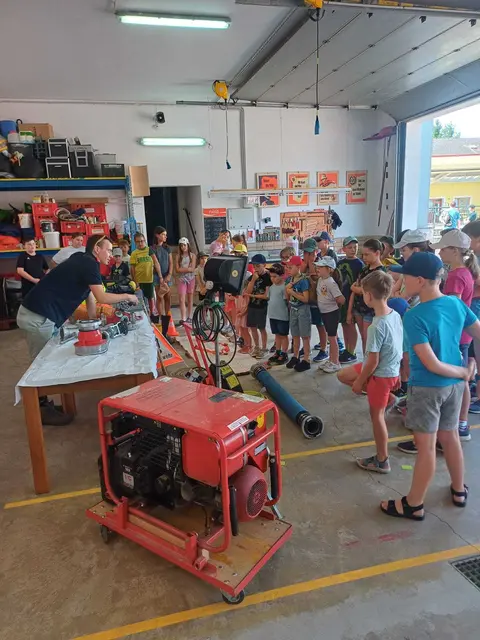 Gerätschaften der Feuerwehr: Hier in der Fahrzeughalle in Schöngrabern. | Foto: arbes