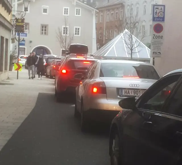 Hallein Innenstadt völlig "verstaut." | Foto: MeinBezirk