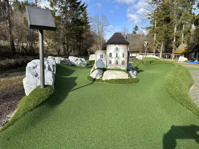 Eines der Tourismus-Angebote in der Markgemeinde: die Adventure-Golf-Anlage beim Wassererlebnispark | Foto: MeinBezirk/Christoph Schneeberger