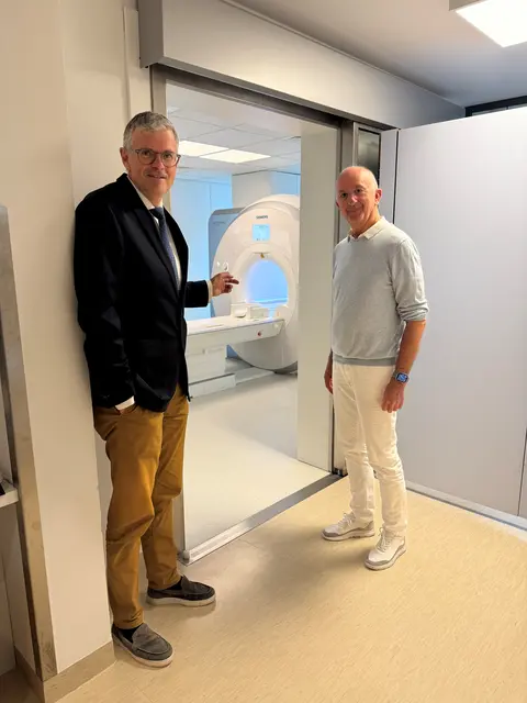 Kitzbühels Bürgermeister Klaus Winkler gemeinsam mit dem Mediziner Eberhard Partl. | Foto: Felix Obermoser