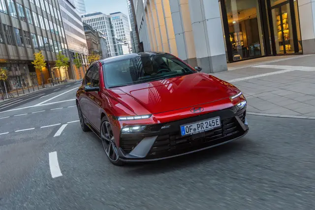 Der neue Hyundai Ioniq 6 lädt dank 800-Volt-Technologie von 10 auf 80 Prozent in nur 18 Minuten, mit der 84-kWh-Batterie sind bis zu 680 Kilometer Reichweite möglich. | Foto: Hyundai