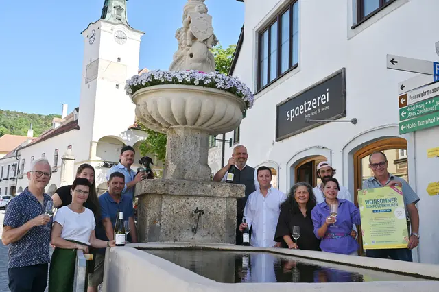 Lisa Falmbigl, Alex Krug, Robert Grill, Zana Berger, Johanna Gebeshuber, Bgm. Dagmar Händler, Thomas Kaufmann-Schellmann, Martina Krug, Wolfgang Freudorfer, Norbert Schalek und Peter Schleimer. | Foto: Pohl