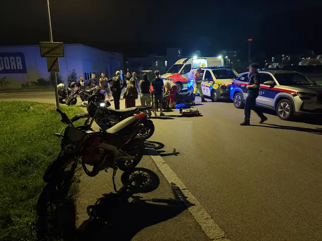Ein 16-jähriger Mopedlenker stürzte in Langkampfen beim Abschleppen seines defekten Mopeds. | Foto: ZOOM.TIROL