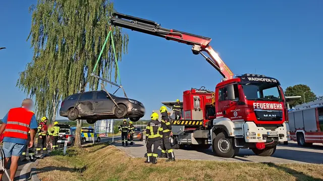 Fahrzeugbergung durch die Feuerwehr | Foto: FF Waidhofen/Thaya