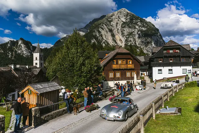 Die Bedeutung der Ennstal-Classic reicht weit über die vier Renntage hinaus: Der Werbewert in Print- und TV-Medien beziffert sich laut dem Medienbeobachter Observer auf rund drei Millionen Euro. | Foto: Ennstal Classic/Steering Media