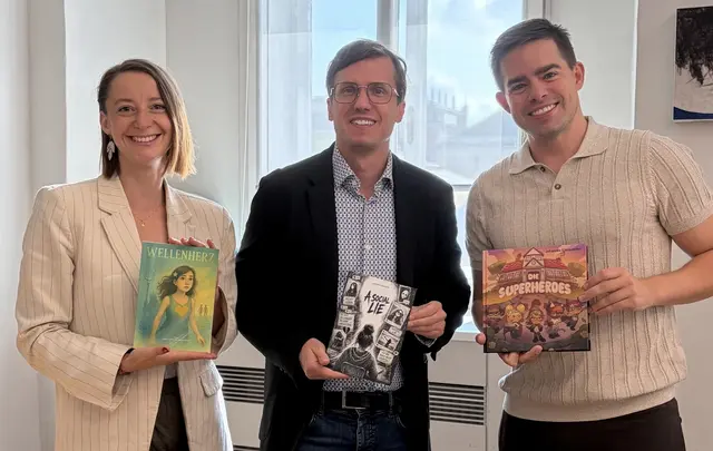 ildungsreferentin UFB Jasmin Eberl-Seeger, Vizebürgermeister Ronald Rabitsch mit Vereinsgründer und Autor Johannes Ellersdorfer. | Foto: Büro Rabitsch
