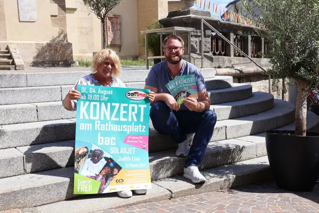 Vizebürgermeisterin Gerda Sandriesser freut sich mit Veranstalter Marc Germeshausen vom Verein GEMMA auf das Open Air  | Foto: Stadt Villach/Kompan