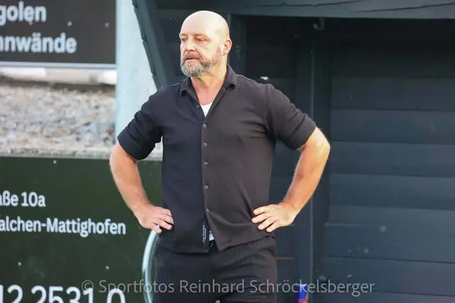 Reinhard Völdl, Trainer der Union Esternberg, steht im Finale des 34. Innviertler Cups.  | Foto: Reinhard Schröckelsberger
