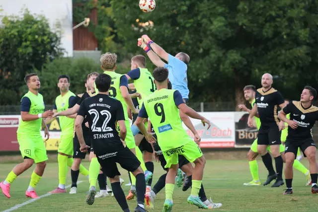 Die Union Esternberg setzte sich in St. Martin durch und greift am Samstag nach dem siebten Titel im Innviertler Cup.  | Foto: Reinhard Schröckelsberger