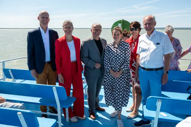 Landesamtsdirektor Ronald Reiter, LH-Stv.in Anja Haider-Wallner, LH a. D. Hans Niessl, Welterbemanagerin Lina Jires-Karner, Welterbemanagerin Csilla Sütő und Obmann Erwin Preiner. | Foto: Herb Dits