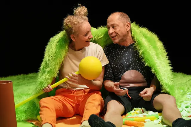 Der Hase und der Igel machen einen Wettlauf mit Witz und Herz. | Foto: Theater des Kindes