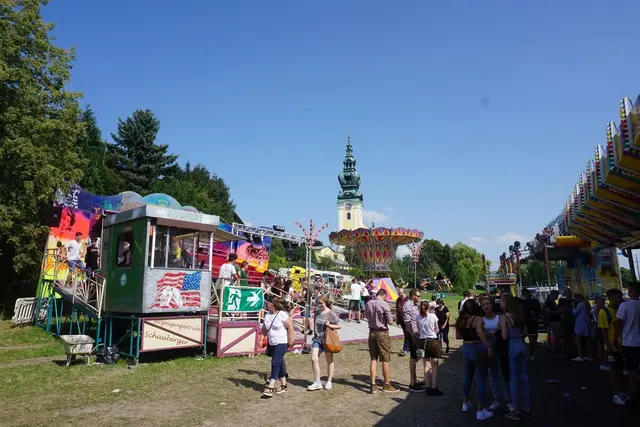 Der Kallhamer Kirtag zieht jedes Jahr zahlreiche Besucher aus der Region und darüber hinaus an.  | Foto: SV Kallham