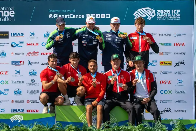 Große Freude bei Felix Oschmautz, dem Glanegger Mario Leitner (v.r.) und Max Steinbrenner über die Bronzemedaille im Teambewerb. | Foto: Rok Sribar