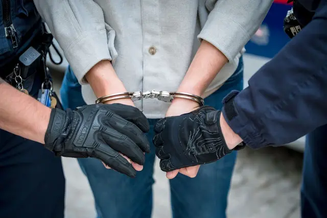 Bei der Festnahme wurde ein Polizist verletzt. (Symbolfoto) | Foto: Bernhard Knaus