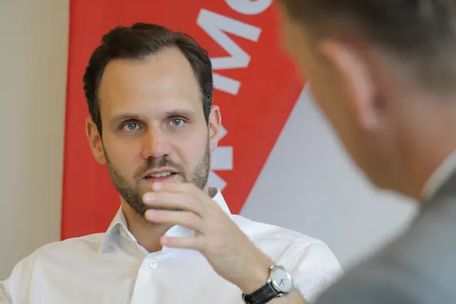 Neos Oberösterreich-Landessprecher Felix Eypeltauer: "Wir müssen den Politspeck reduzieren. Die politische Verwaltung ist enorm aufgebläht und ineffizient. Sie dient oft sich selbst, anstant dem Wohl der Bevölkerung." | Foto: MeinBezirk/Ingo Till