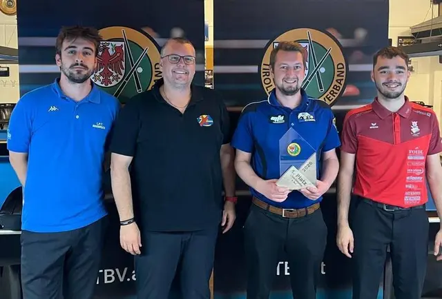 Das Siegerpodium (v.l.n.r.): Lorenz Hollenstein (3. Platz, LPT Innsbruck), Andreas Ehart (3.Platz Pool X-Press Innsbruck), der Sieger Manuel Plattner (BC Kramsach) und Finalist Tobias Musil (BC Saustall Fieberbrunn) | Foto: Tiroler Billardverband
