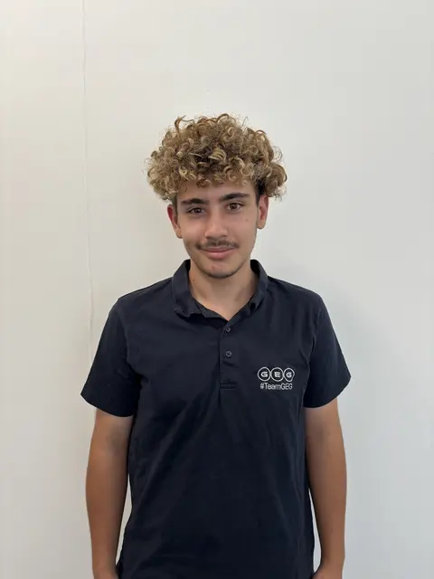Jonas Stögmüller wohnt in Gmunden, ist 17 Jahre alt und absolviert derzeit bei der GEG die Lehre zum Elektrotechniker sowie zum Installations- und Gebäudetechniker.