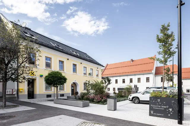 Der Ortskern wurde bereits attraktiviert, dieser Prozess wird aber weiterhin fortgesetzt. | Foto: Jorj Konstantinov/Kreiner Architektur