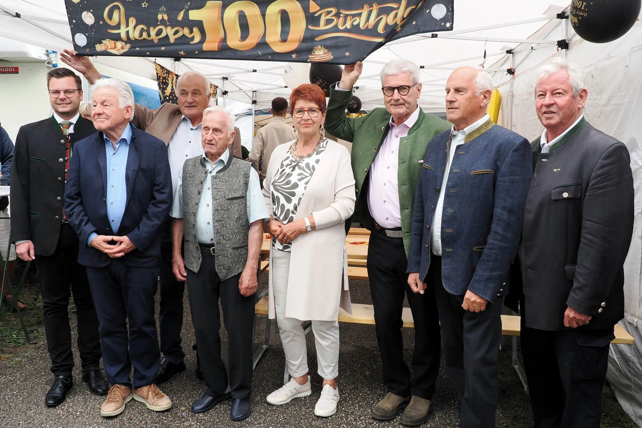 Hoher Besuch in Neukirchen: Seniorenbund gratuliert Roman Hofer zum 100 ...