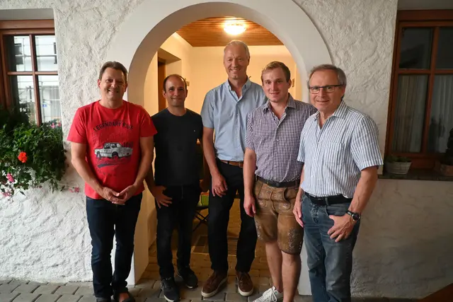 Sven Berger, Andreas Voraberger, Robert Roither, Thomas Zelliner und FPÖ-Bezirksparteiobmann Wolfgang Klinger. | Foto: FPÖ Wendling