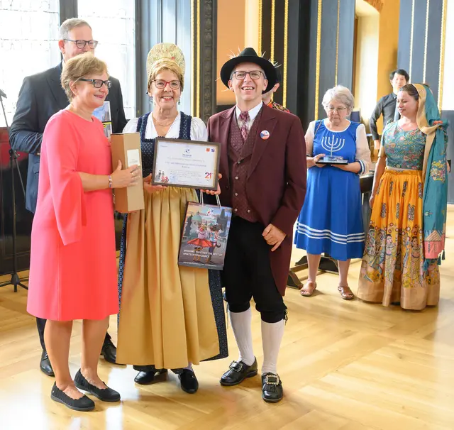 Empfang beim Bürgermeister: Elfi Schwaiger u. Leopold „Poldi“ Denk. | Foto: Chor und Volkstanzgruppe Krems